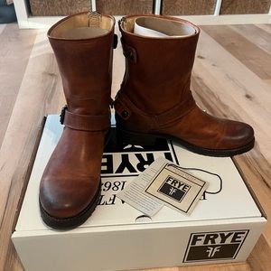 Frye Veronica back zip short boots